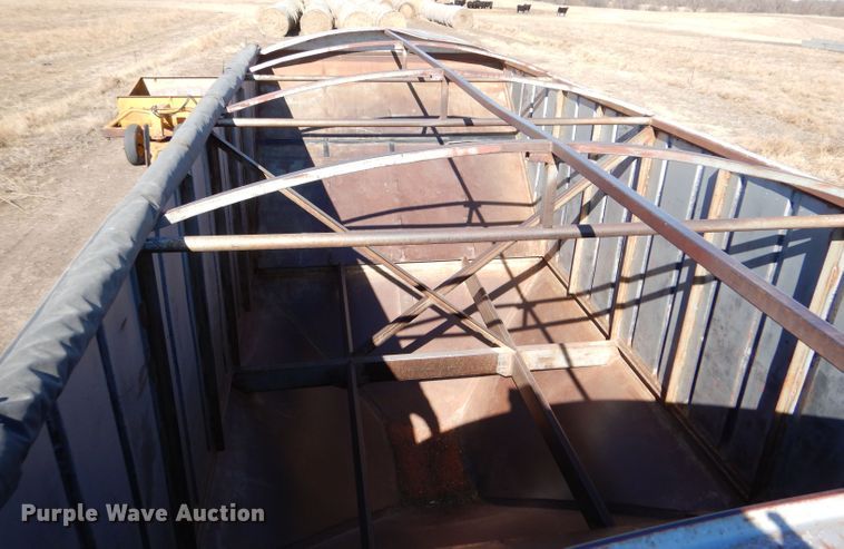 image for item IE9592 1988  Shop built grain trailer