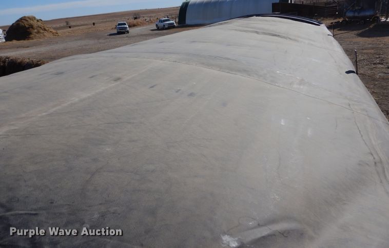 image for item IE9592 1988  Shop built grain trailer