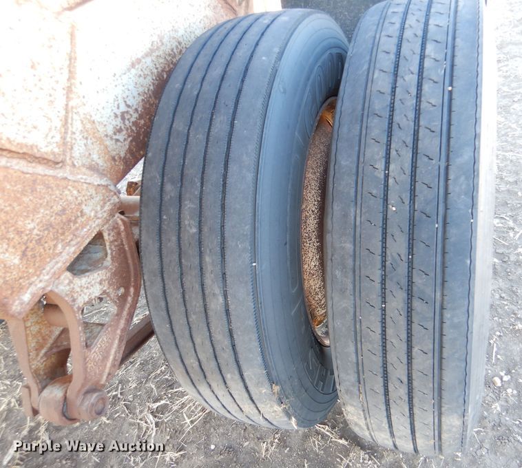 image for item IE9592 1988  Shop built grain trailer