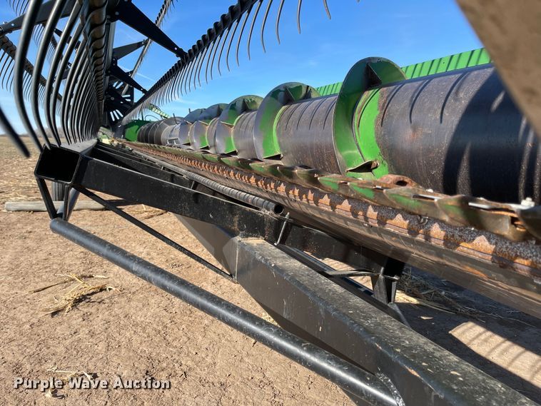 image for item IJ9600 1991 John Deere 930  rigid head