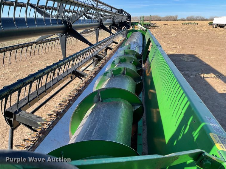 image for item IJ9600 1991 John Deere 930  rigid head