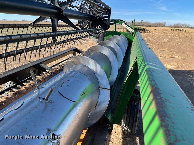 image for item IJ9600 1991 John Deere 930  rigid head