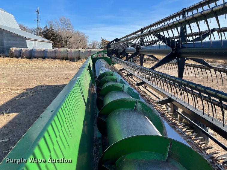 image for item IJ9600 1991 John Deere 930  rigid head