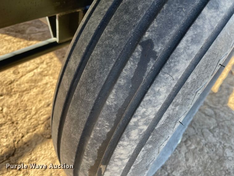 image for item IJ9600 1991 John Deere 930  rigid head