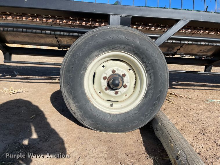 image for item IJ9600 1991 John Deere 930  rigid head