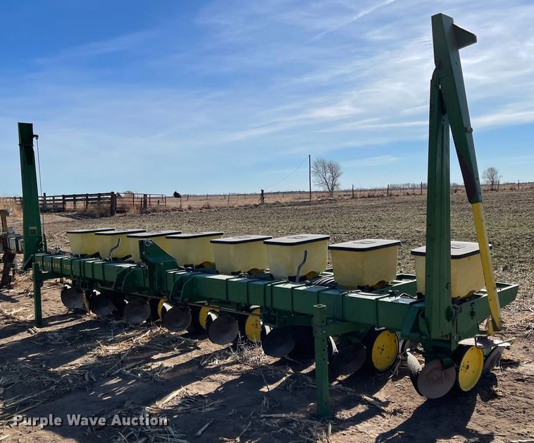 image for item IJ9603 John Deere 7100  planter