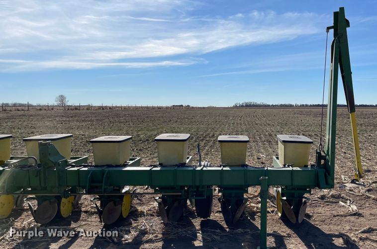 image for item IJ9603 John Deere 7100  planter