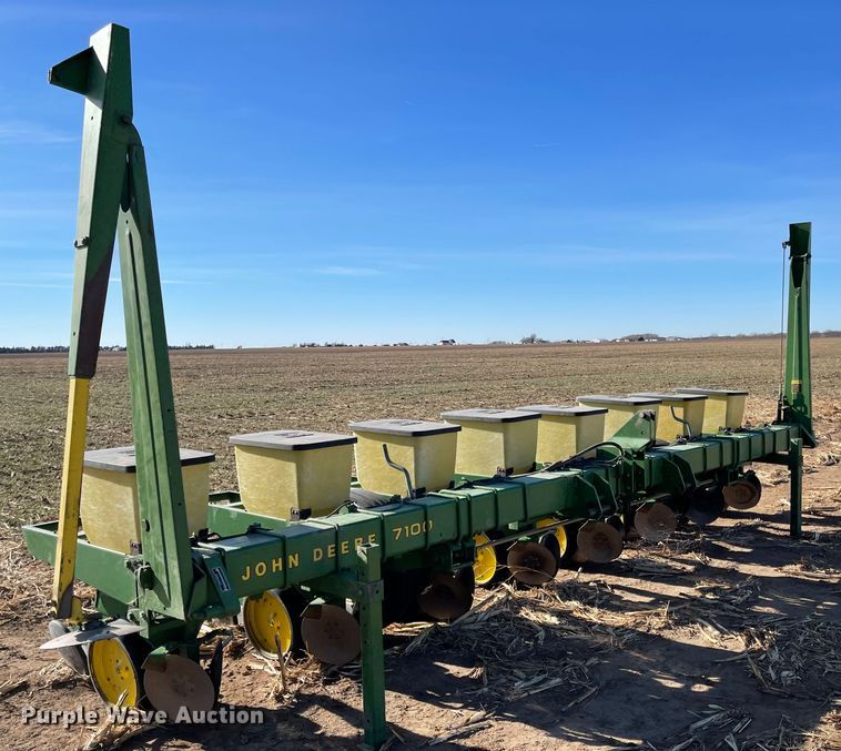 image for item IJ9603 John Deere 7100  planter