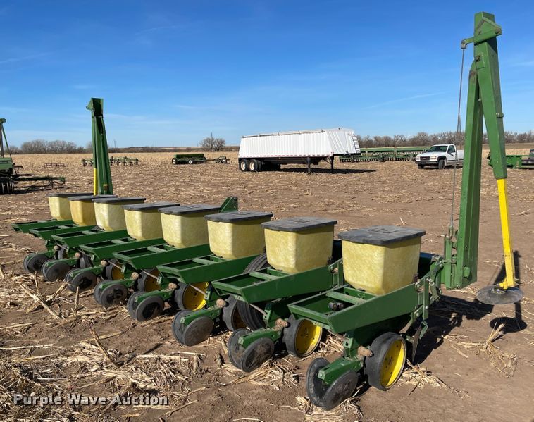 image for item IJ9603 John Deere 7100  planter