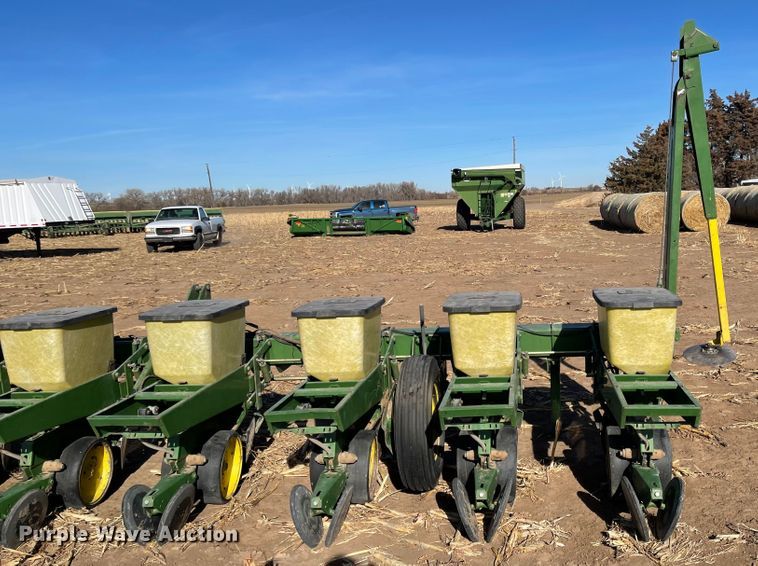 image for item IJ9603 John Deere 7100  planter