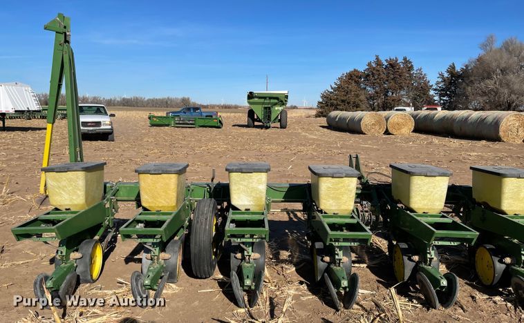 image for item IJ9603 John Deere 7100  planter