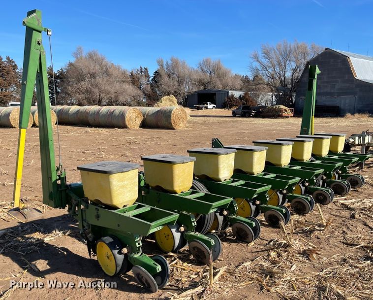 image for item IJ9603 John Deere 7100  planter
