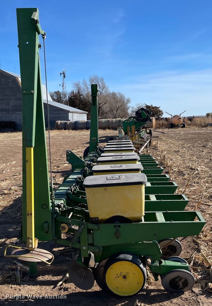 image for item IJ9603 John Deere 7100  planter