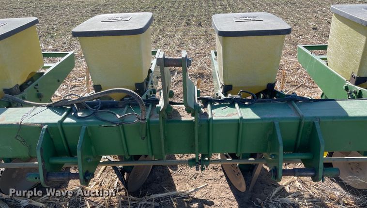 image for item IJ9603 John Deere 7100  planter