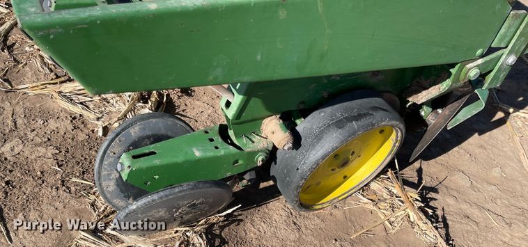 image for item IJ9603 John Deere 7100  planter