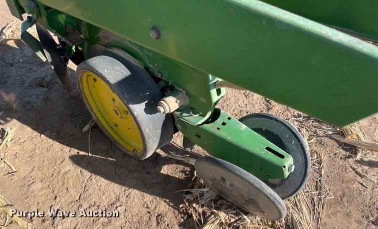 image for item IJ9603 John Deere 7100  planter