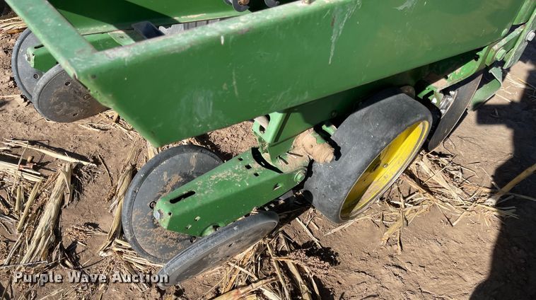 image for item IJ9603 John Deere 7100  planter
