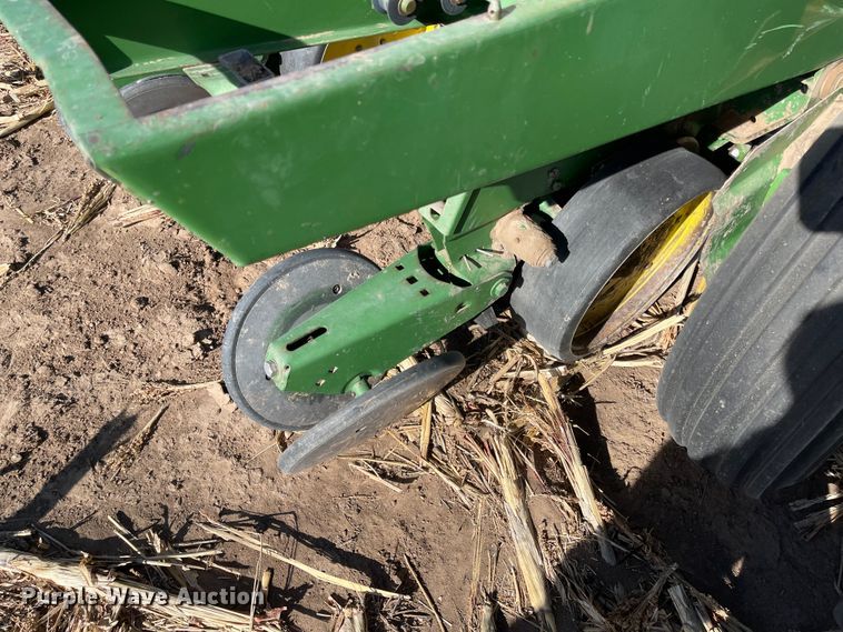 image for item IJ9603 John Deere 7100  planter