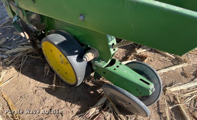image for item IJ9603 John Deere 7100  planter