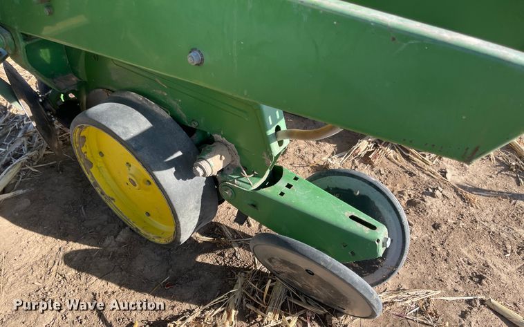 image for item IJ9603 John Deere 7100  planter