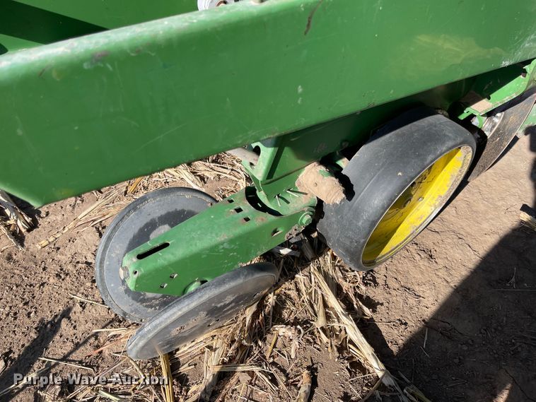 image for item IJ9603 John Deere 7100  planter