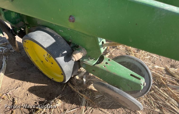 image for item IJ9603 John Deere 7100  planter