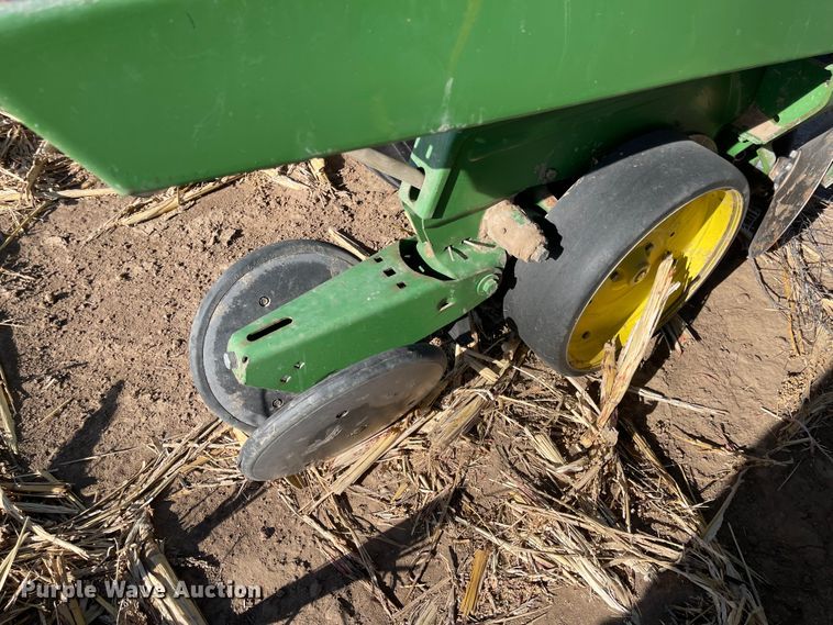 image for item IJ9603 John Deere 7100  planter