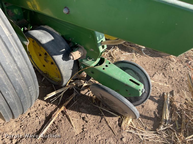 image for item IJ9603 John Deere 7100  planter
