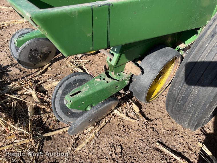 image for item IJ9603 John Deere 7100  planter