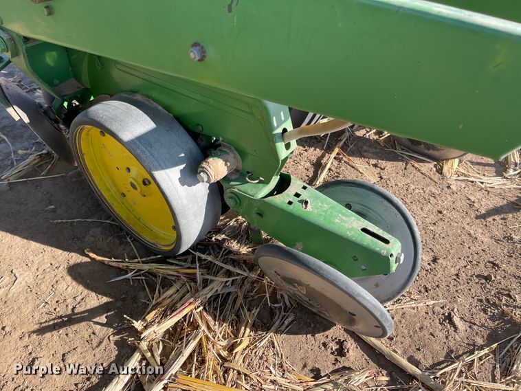 image for item IJ9603 John Deere 7100  planter