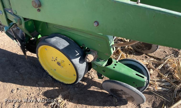image for item IJ9603 John Deere 7100  planter