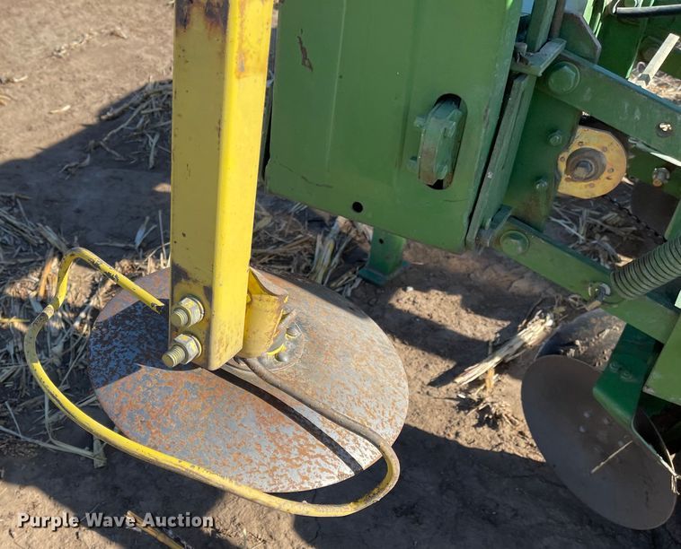 image for item IJ9603 John Deere 7100  planter
