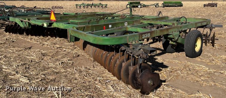 image for item IJ9605 John Deere 335  off-set disk