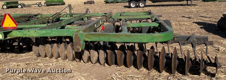 image for item IJ9605 John Deere 335  off-set disk