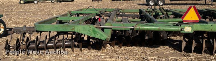 image for item IJ9605 John Deere 335  off-set disk