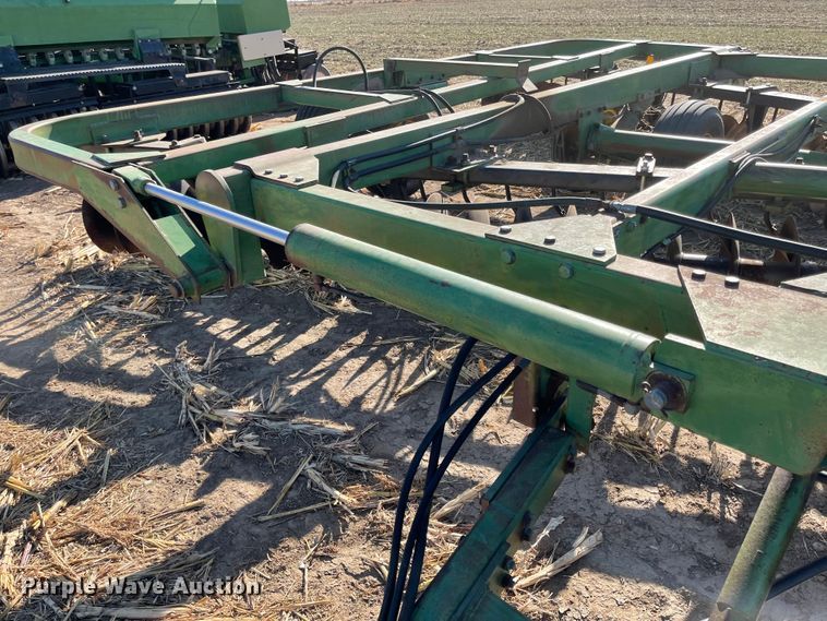 image for item IJ9605 John Deere 335  off-set disk