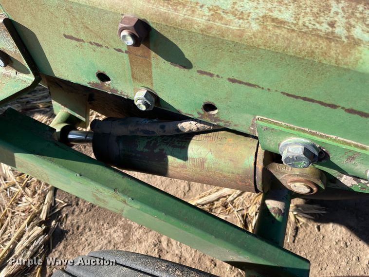 image for item IJ9605 John Deere 335  off-set disk