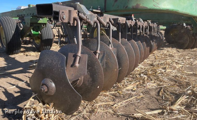 image for item IJ9605 John Deere 335  off-set disk
