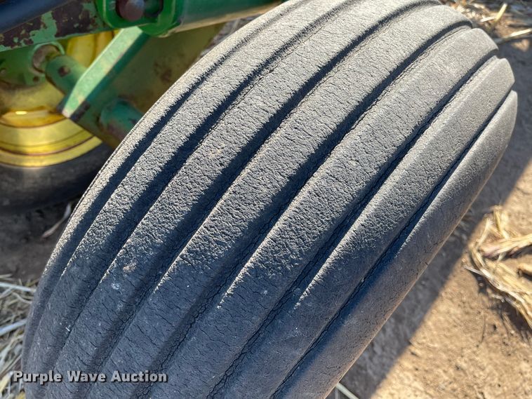 image for item IJ9605 John Deere 335  off-set disk