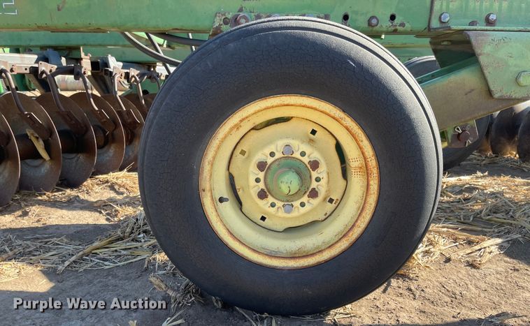 image for item IJ9605 John Deere 335  off-set disk