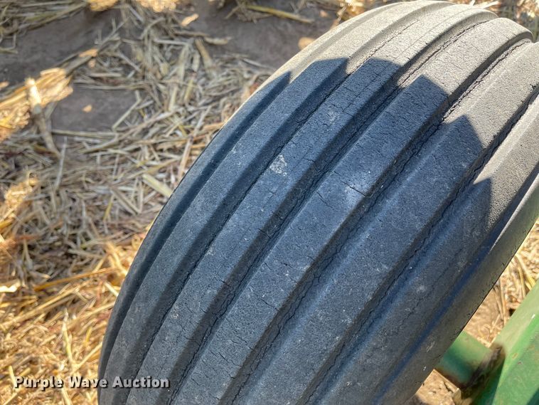 image for item IJ9605 John Deere 335  off-set disk