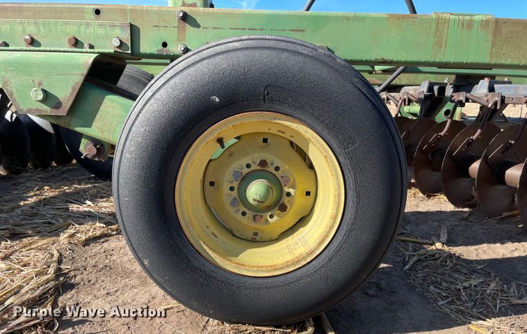 image for item IJ9605 John Deere 335  off-set disk