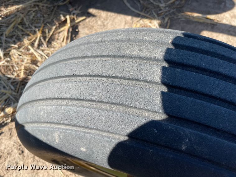 image for item IJ9605 John Deere 335  off-set disk