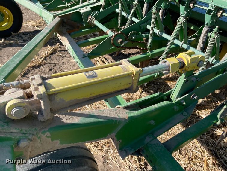 image for item IJ9613 John Deere 9300  grain drill