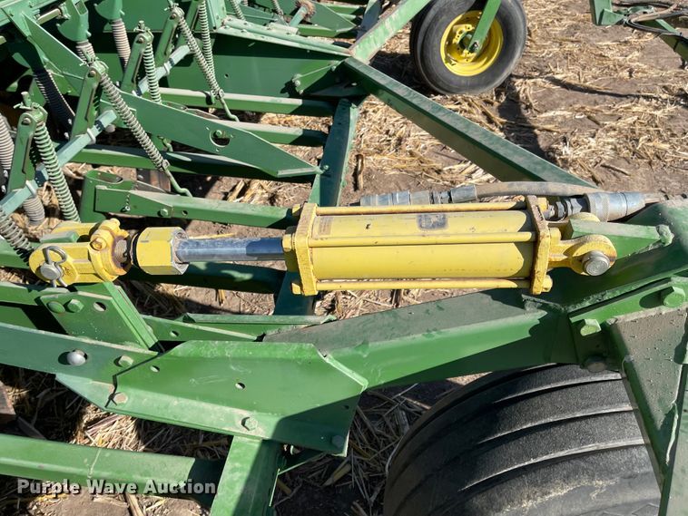 image for item IJ9613 John Deere 9300  grain drill