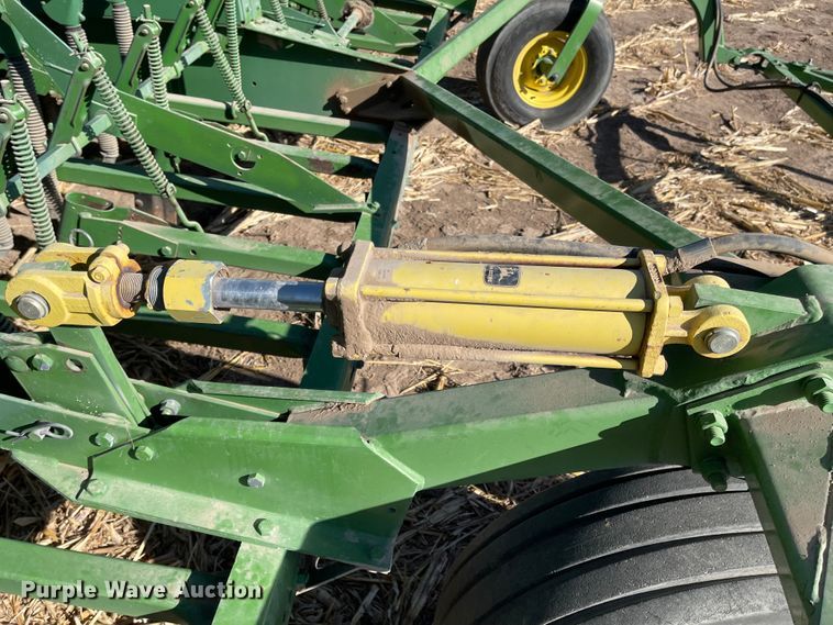 image for item IJ9613 John Deere 9300  grain drill