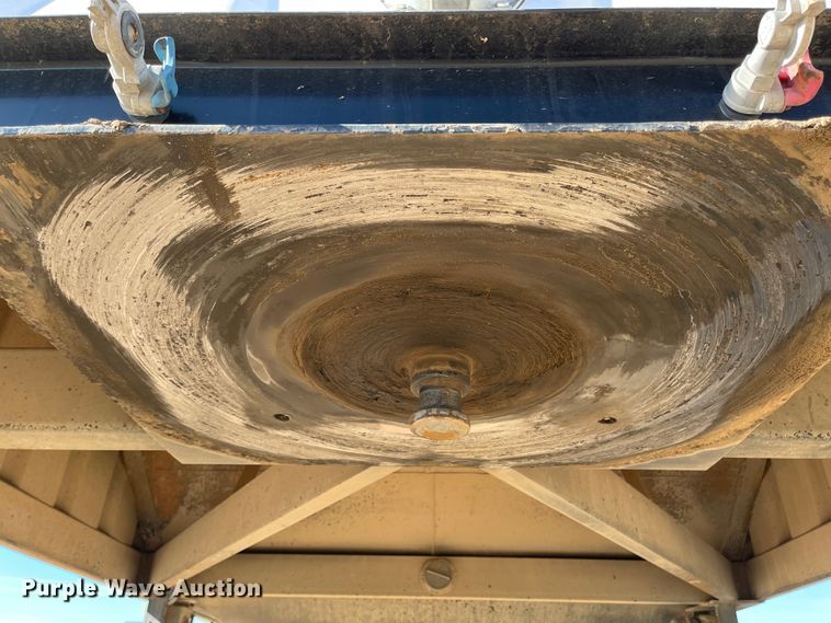 image for item IJ9614 2005 Neville  grain trailer