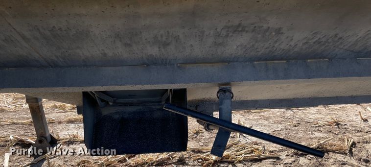 image for item IJ9614 2005 Neville  grain trailer