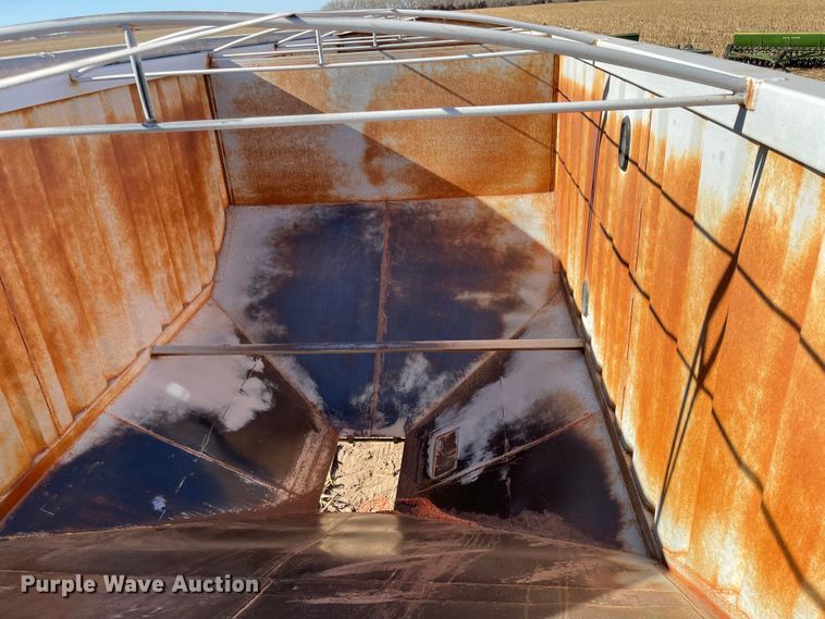 image for item IJ9614 2005 Neville  grain trailer