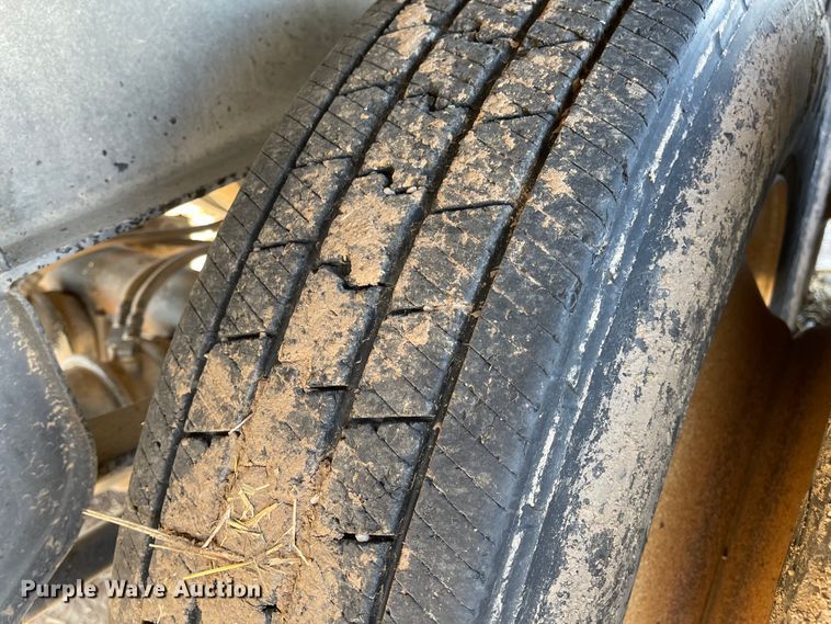 image for item IJ9614 2005 Neville  grain trailer